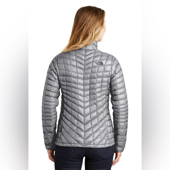 North Face Women's Mid Grey Thermoball Trekker Jacket - Picture 3 of 11